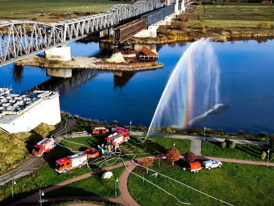 Strażacy ćwiczyli na bulwarze w Tczewie Strażacy ćwiczyli na bulwarze w Tczewie