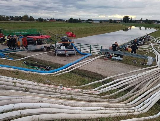 Strażacy Kompani Specjalnej Neptun: "wszystkie pompy pracują"