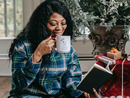 Świąteczna piżama, czyli co założyć na bożonarodzeniowy chillout?