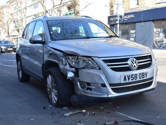 Szpachla do plastiku – co to jest i kiedy należy ją stosować?