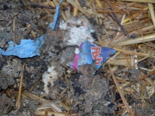 Tajemnicze „odpady” na jednym z pól? 