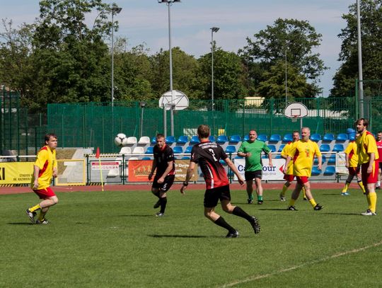 Towarzyski mecz piłki nożnej samorządowców ze służbami mundurowymi