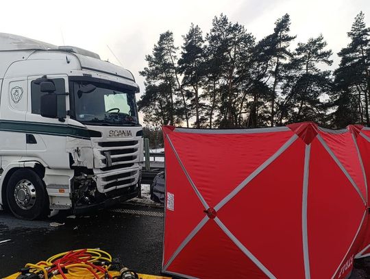 Tragedia podczas wyprzedzania na autostradzie A1. Droga jest zablokowana Tragedia podczas wyprzedzania na autostradzie A1. Droga jest zablokowana