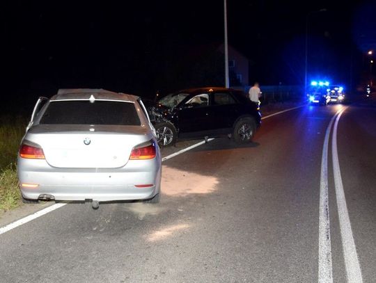 Tragiczny wypadek w Jabłowie. 19-latek z BMW sprawcą czołowego zderzenia. Nie żyje pasażerka Volkswagena