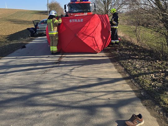 Tragiczny wypadek w powiecie tczewskim. Zginął 58-letni pieszy potrącony przez kierującą Renault