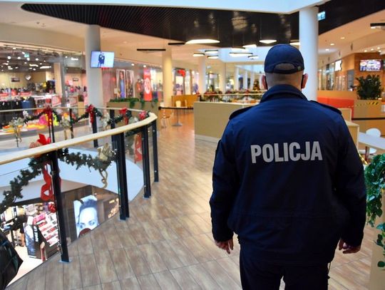 Trwa gorączka świątecznych zakupów. Policjanci ostrzegają przed złodziejami i oszustami