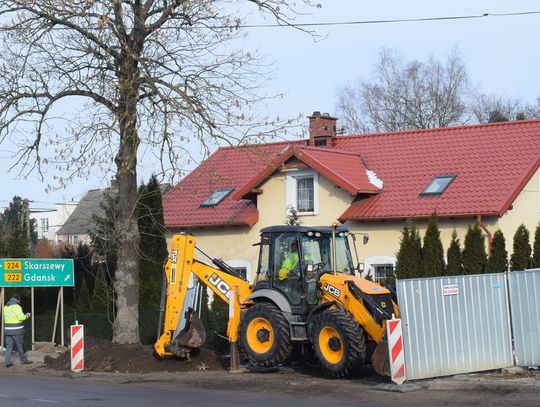 Trwają prace na skrzyżowaniu dróg wojewódzkich 224 i 222 w Godziszewie