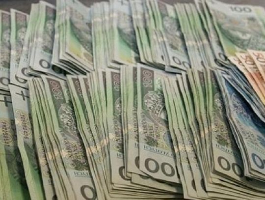 Trzynaste pensje dla urzędników. Ile pieniędzy wydano na ten cel? 