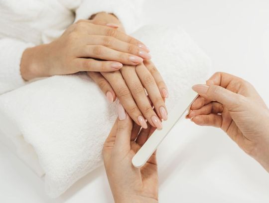 Twoje dłonie mówią o Tobie więcej, niż myślisz. Zadbaj o nie