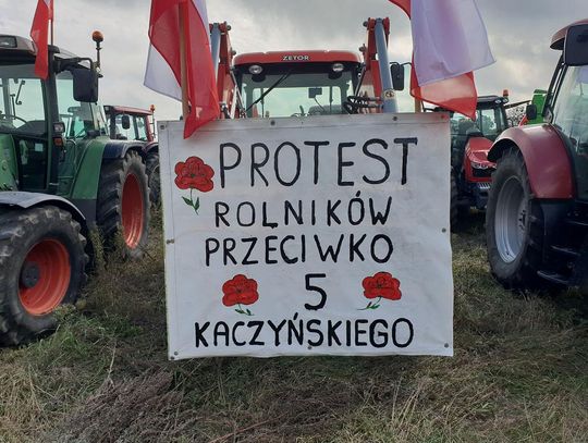 TYLKO U NAS: Rolnicy blokowali Berlinkę. Sprzeciwiają się „piątce Kaczyńskiego” [FOTO, WIDEO] 