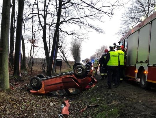 U NASZYCH SĄSIADÓW: 21-latka zginęła, 24-letni pasażer trafił do szpitala 