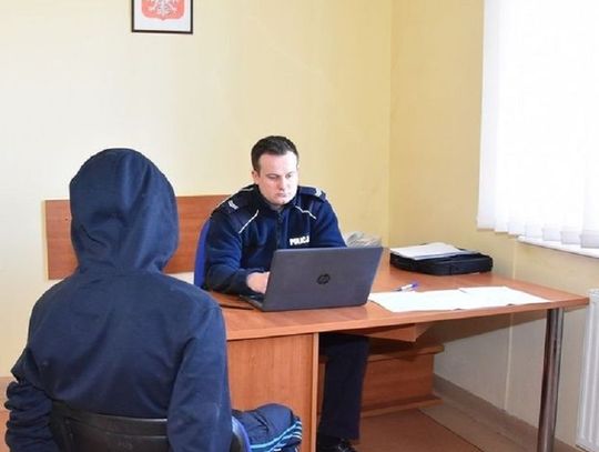 Uciekał przed mundurowymi przed okno. Nie uniknie odpowiedzialności karnej 