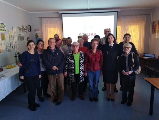 Uczestnicy Dziennego Domu „Senior +” z wizytą u starogardzkich strażaków