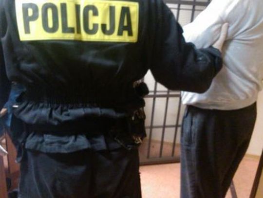 Uderzali i kopali po całym ciele - ukradli torbę z laptopem