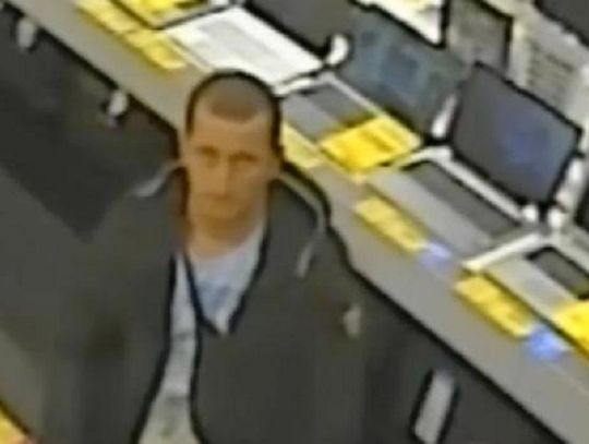 Ukradł laptopa. Wszystko działo się pod okiem kamery 
