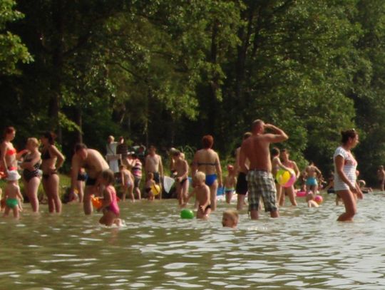 Utonął 35-letni mężczyzna, który wypoczywał nad jeziorem w Iwicznie