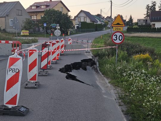 UWAGA! Droga w Kręgu zamknięta! Zapadł się asfalt