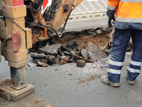 UWAGA: Duża awaria wodociągu w mieście. Część ulic bez wody, na pozostałych słabsze ciśnienie