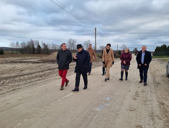 W Cicholewach i Janowie utwardzono kolejne drogi