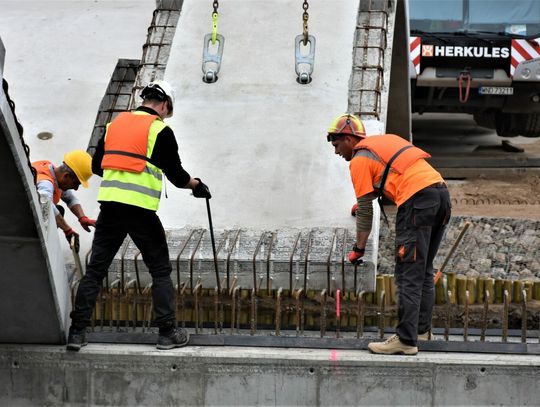 W Klonówce powstaje most. Inwestycja ma być gotowa za ponad 3 miesiące 