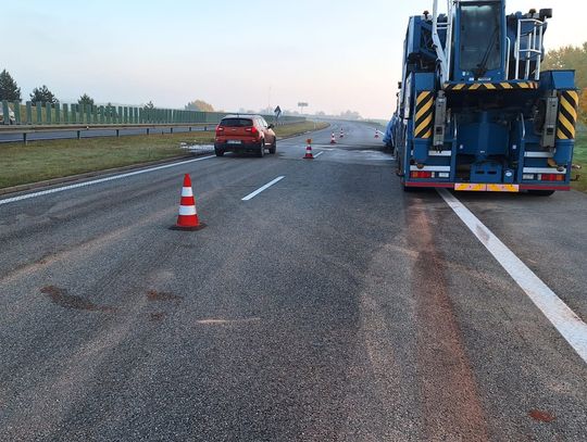 W nocy drogowcy zamkną autostradę w kierunku Gdańska. Z jezdni usuwany będzie spalony dźwig