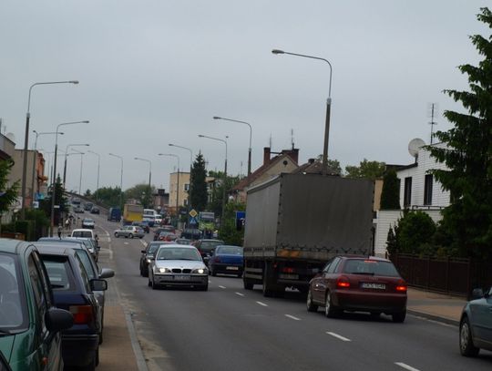 W rozgrzanych autach, godzinę przez miasto. Zabrakło komunikacji pomiędzy urzędami