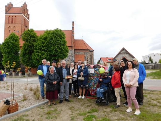 W szczytnym celu. W Osieku stanęło serce na plastikowe nakrętki [FOTO]