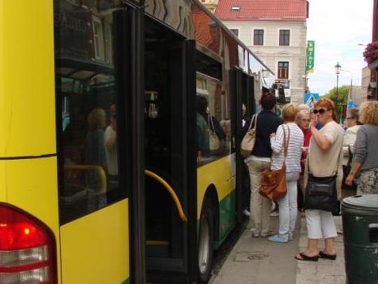 Walczą o darmowe autobusy. Więcej miejsc parkingowych, czystsze powietrze i mniejsze korki 