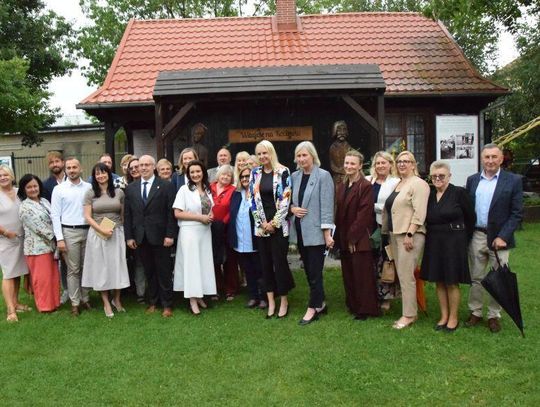 Walka z wykluczeniem komunikacyjnym, domowymi więzieniami na piętrze. Odciążą bliskich seniorów