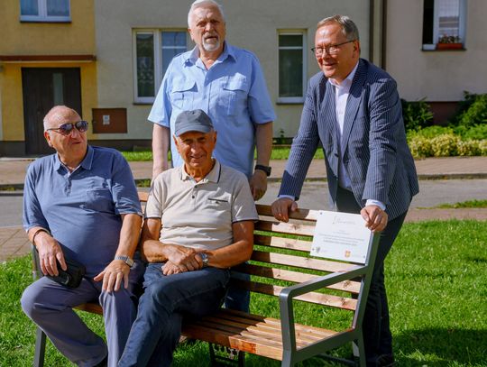 Więcej miejsc odpoczynku dla seniorów podczas spacerów