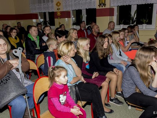 Wieczór pieśni patriotycznych w Publicznej Szkole Podstawowej numer 4