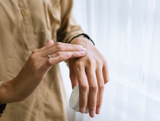 Witamina C w pielęgnacji skóry – suplementacja czy kosmetyki?