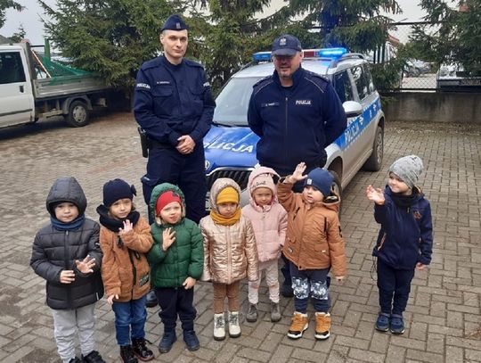 Wizyta przedszkolaków w Komisariacie Policji w Pelplinie