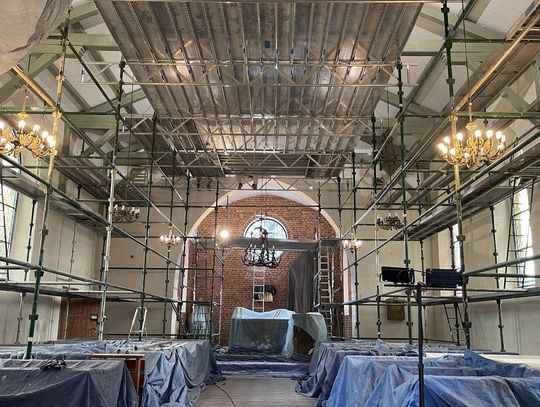 Wnętrze kościoła św. Józefa w Hucie Kalnej w trakcie gruntownej renowacji. Prośba o wsparcie finansowe przedsięwzięcia.