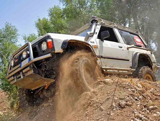 Wyciągarki elektryczne - niezastąpione wyposażenie samochodu w terenie