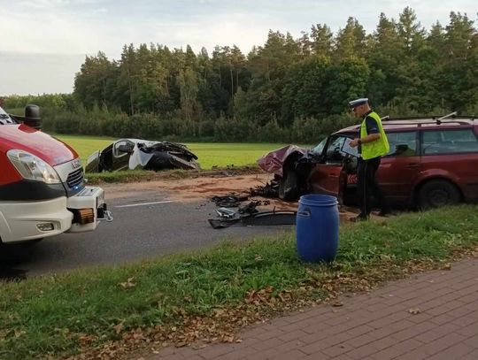 Wypadek na Lubichowskiej. Dwa rozbite auta i trzy osoby ranne