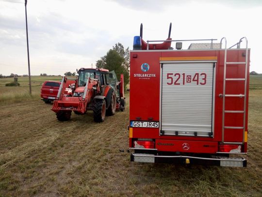 Wypadek podczas prac polowych. Maszyna wciągnęła rolnikowi rękę 