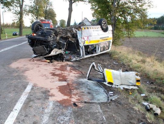 Wypadek w Piecach, czołowe zderzenie, cztery osoby ranne