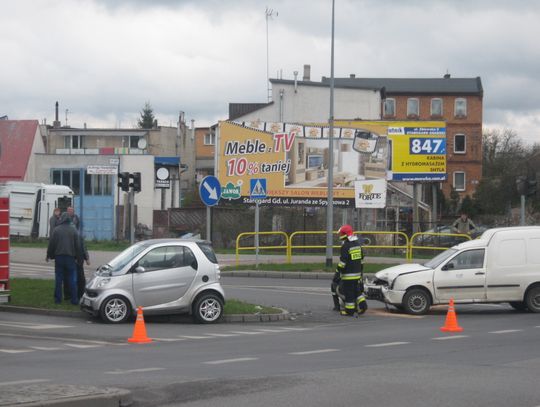 Wypadek w Starogardzie! Kobieta trafiła do szpitala! ZDJĘCIA