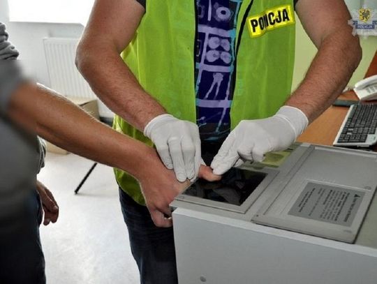 Wyrywał damskie torebki. Tylko w tym roku popełnił 7 przestępstw. O jego losie zadecyduje sąd