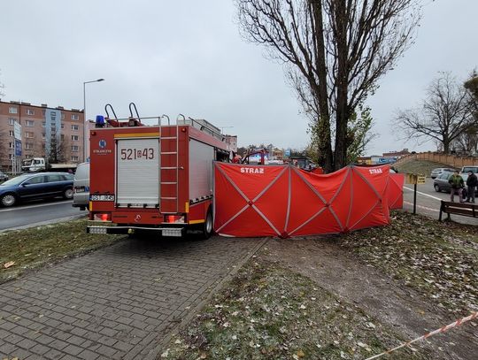 Z OSTATNIEJ CHWILI: 25-latek wjechał w ludzi oczekujących na autobus. Ranne 3 osoby w tym 10 i 11-latka  [FOTO]