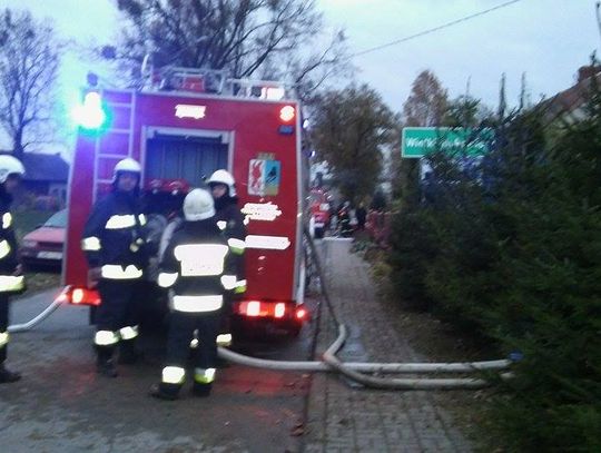 Z OSTATNIEJ CHWILI: Pożar w Wielkim Bukowcu. W akcji bierze udział 11 zastępów straży pożarnej. 