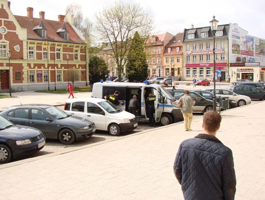 Załatwił się... na sklepową półkę. Mieszkańcy chcą publicznej toalety na starogardzkim rynku