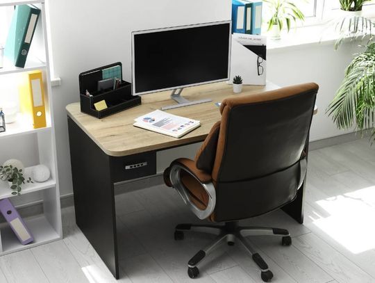 Zalety foteli biurowych na kółkach – komfort i mobilność w pracy