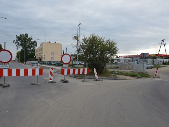 Zamknęli dojazd do firm. Kto jest winny opóźnieniom w remoncie ul. Pelplińskiej?