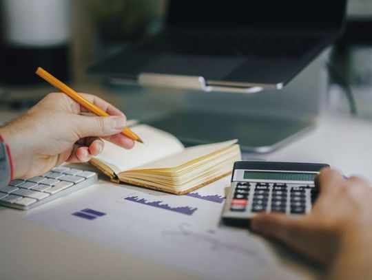 Zarobki w powiatach Kociewia – ile wynosi mediana wynagrodzeń?