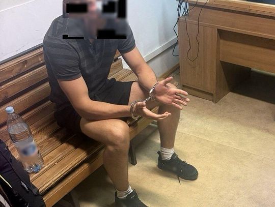 Zarzut po rozpyleniu gazu podczas imprezy masowej. 19-latek objęty dozorem Policji