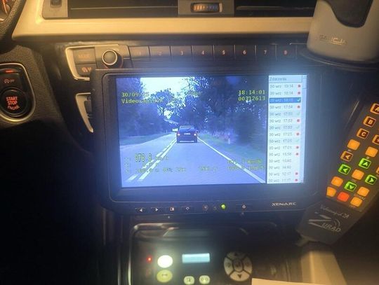 Zatrzymany kierowca mercedesa miał dwa sądowe zakazy prowadzenia
