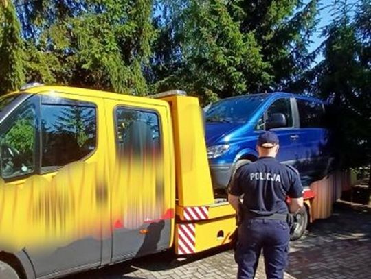 Zatrzymany za kierownicą mimo dożywotniego zakazu. Samochód trafił na policyjny parking