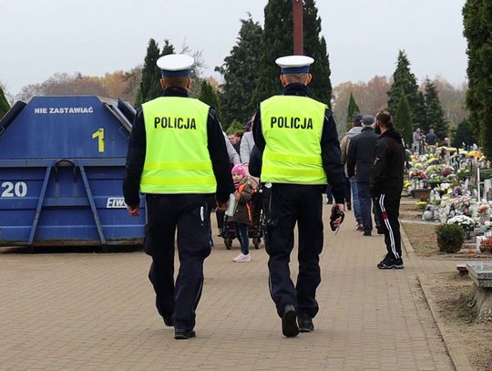 Zbliża się uroczystość Wszystkich Świętych. Odwiedzając groby, zadbajmy o bezpieczeństwo swoje i innych